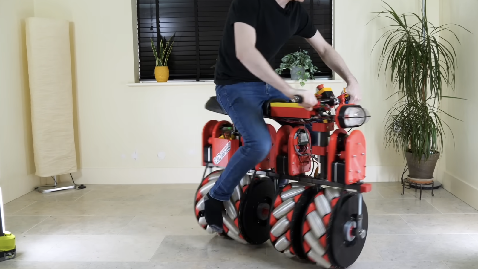 Wild ‘Screw’ Motorcycle is Self-Balancing and Can Drift!